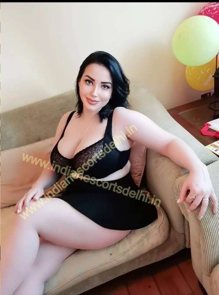 Amaya an independent milf Housewife escort in Kalkaji (4)