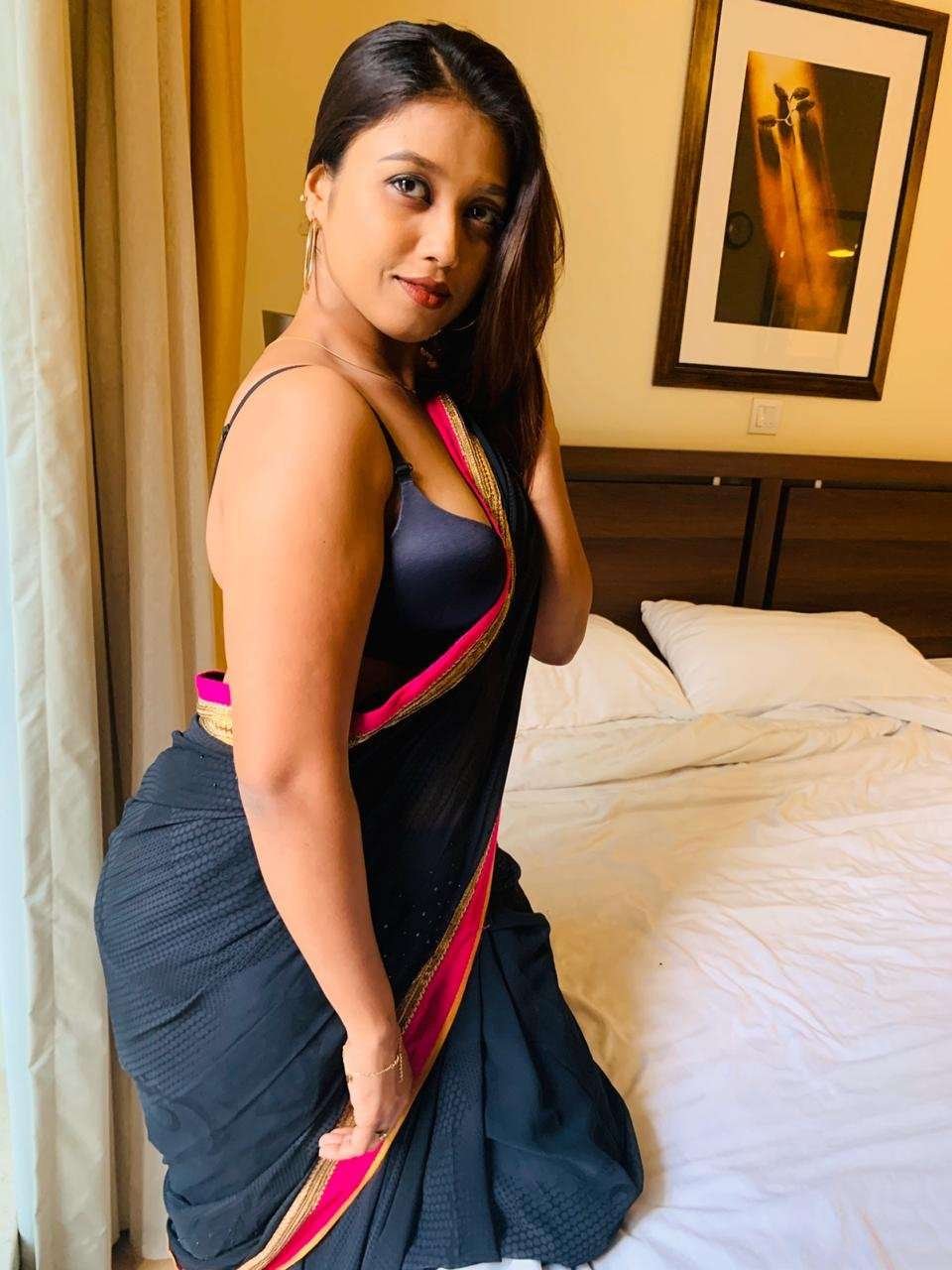 Geetika a housewife escort in Mayur Vihar, East Delhi (1)