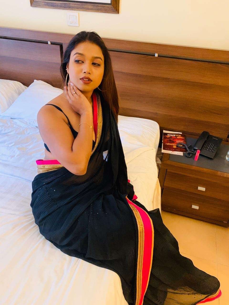 Geetika a housewife escort in Mayur Vihar, East Delhi (2)