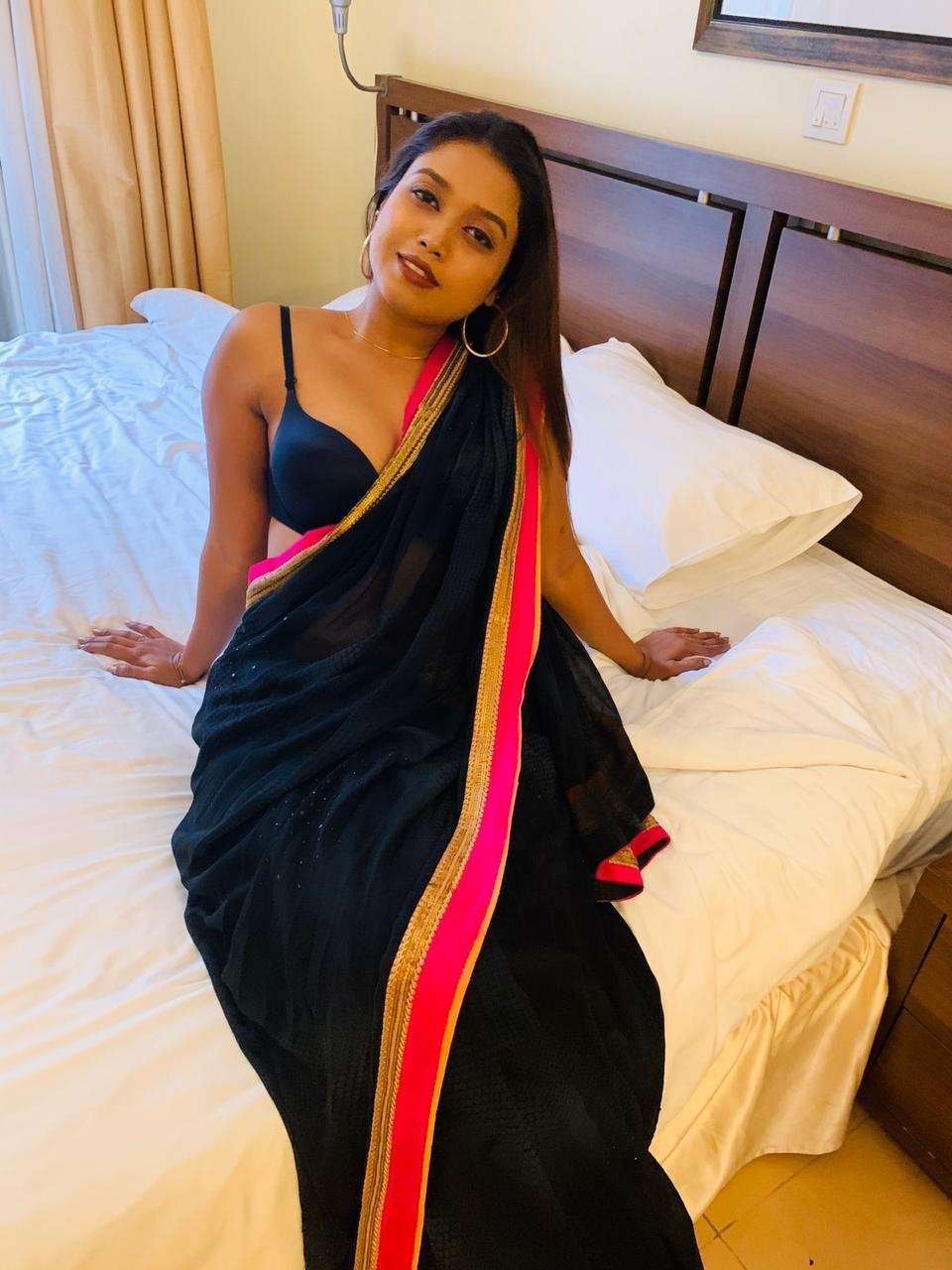 Geetika a housewife escort in Mayur Vihar, East Delhi (3)