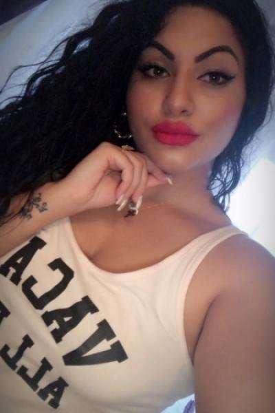 Nikita incall and outcall Escort Girl in Mukherjee Nagar (3)