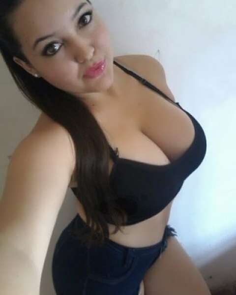 Rinac Indian busty escort call girl in Malviya Nagar Delhi (3)