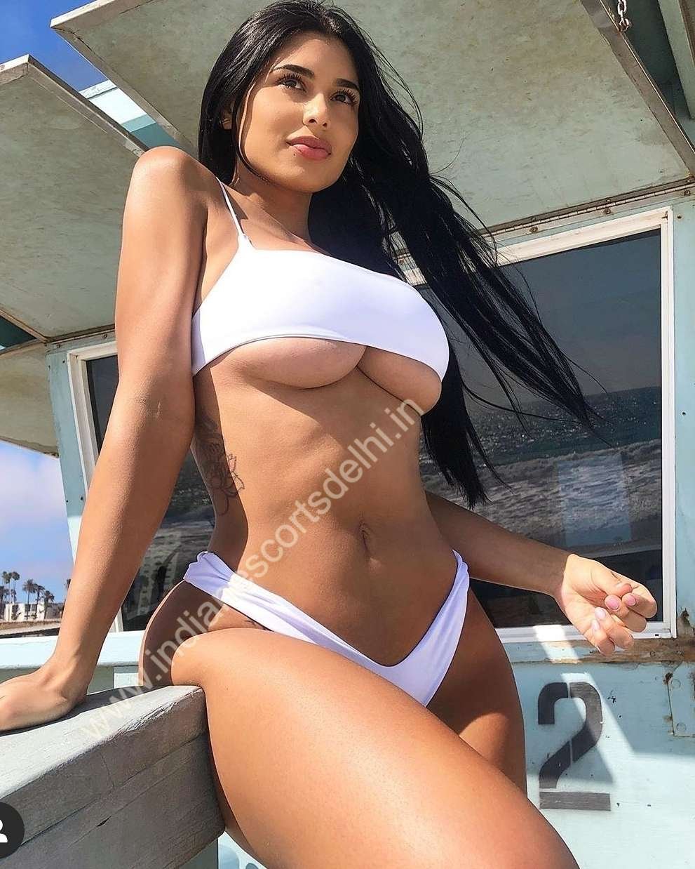Ruhi an independent model escort in Delhi Mukherjee Nagar (1)