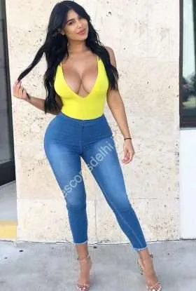 Ruhi Delhi escorts call girls near Radisson Blu Plaza Mahipalpur