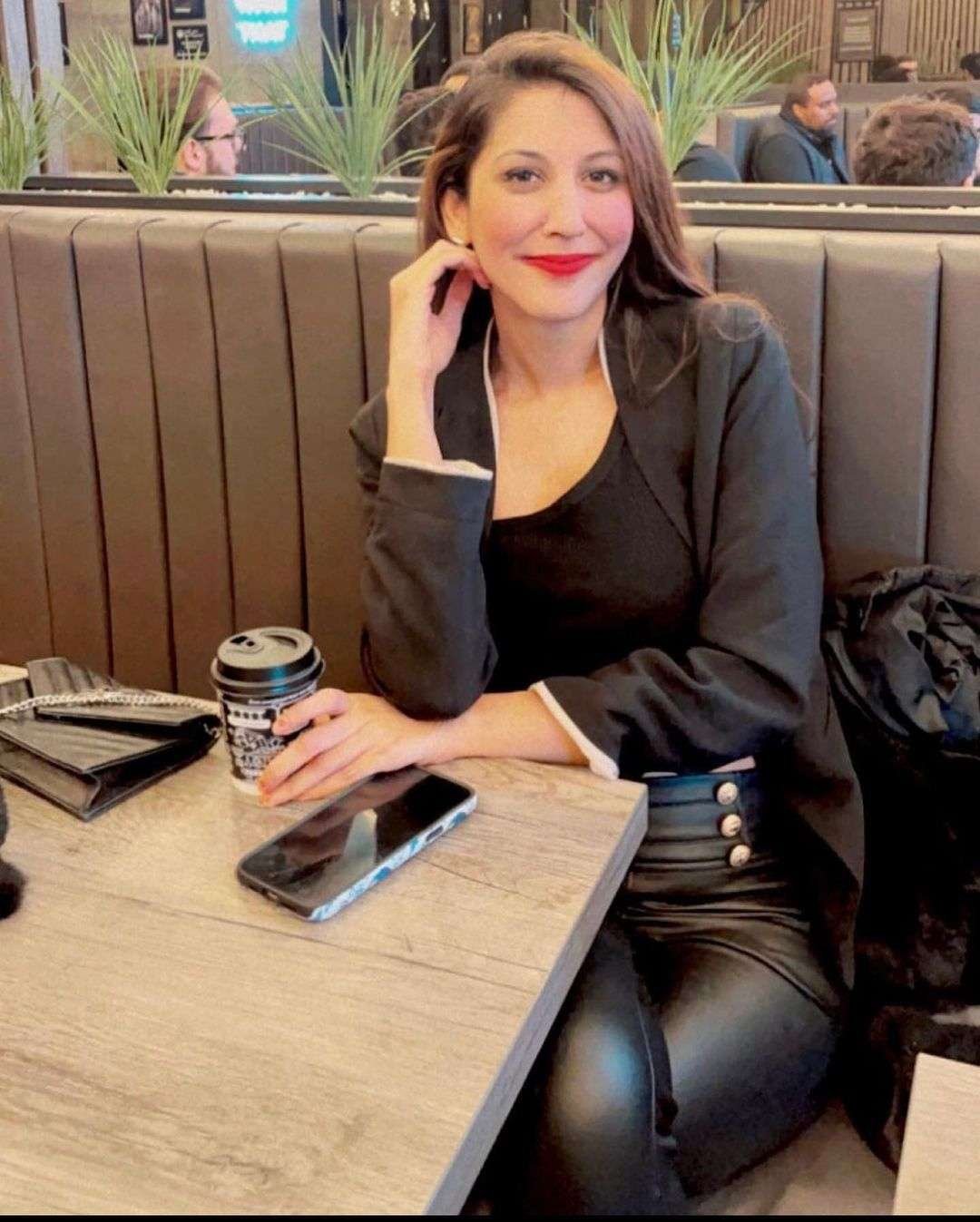 Sarah a mature escort in Connaught Place, Delhi (3)