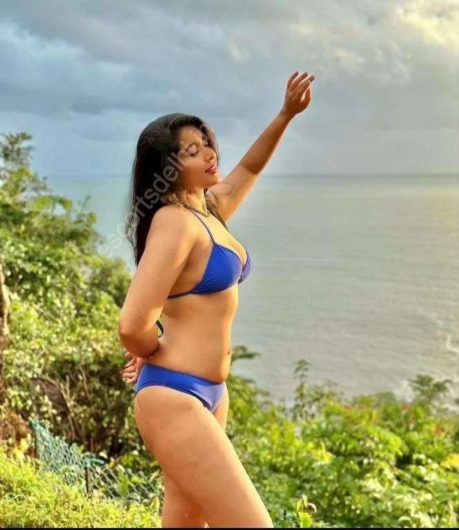 Yoshika Sexy Insta Celebrity Escort in Delhi (4)