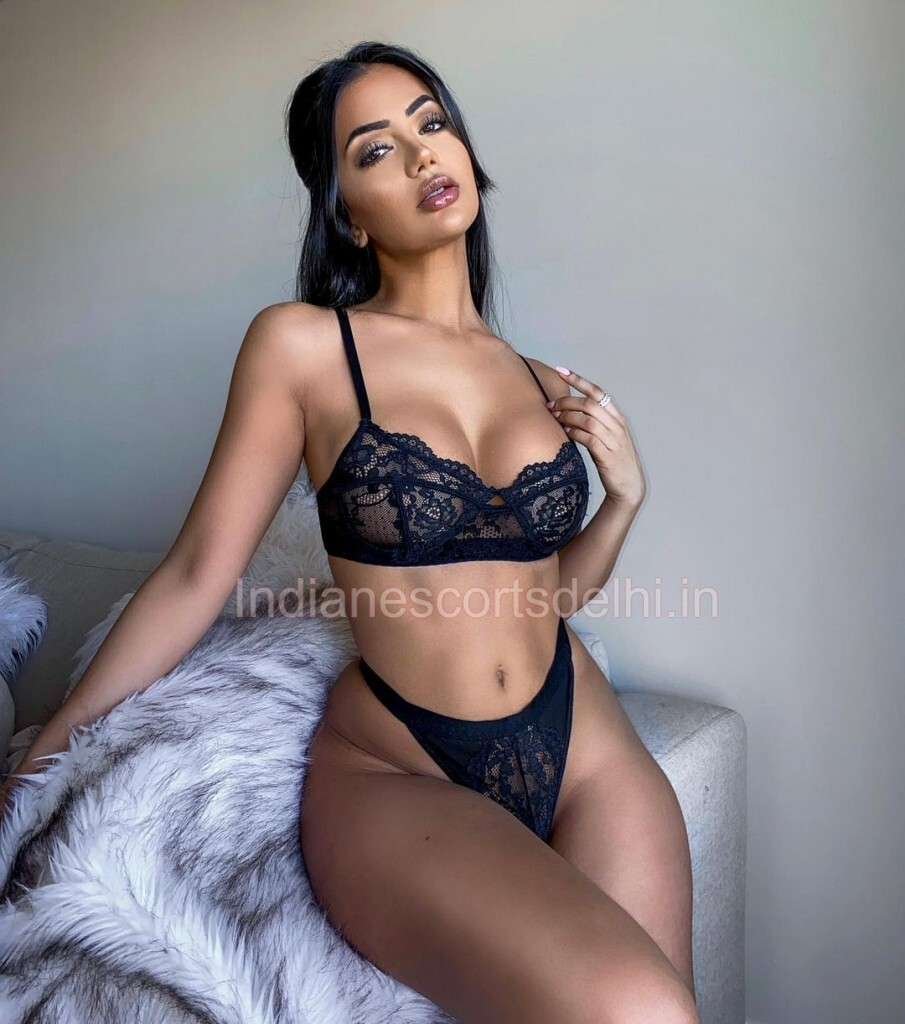Gunjan Indian Delhi escorts girl and provide sex services