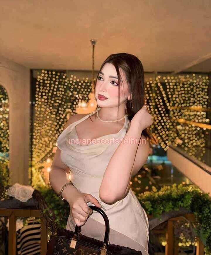 Exclusive Noida escort girl Simran (3)