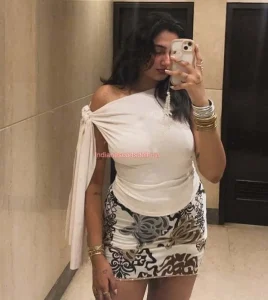 Naira - Busty escort in Ghaziabad Delhi NCR (1)