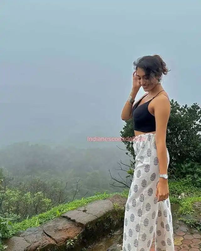 Riya - genuine airhostess escort in Delhi NCR (1)
