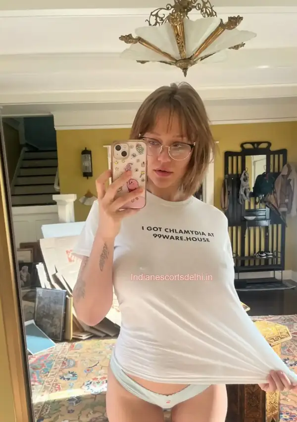 Camille Delhi Russian escort in Noida (2)