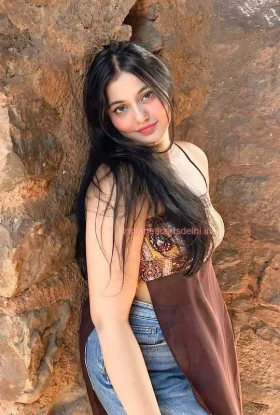 Ishani Indian busty escort in Aerocity, Delhi (1)