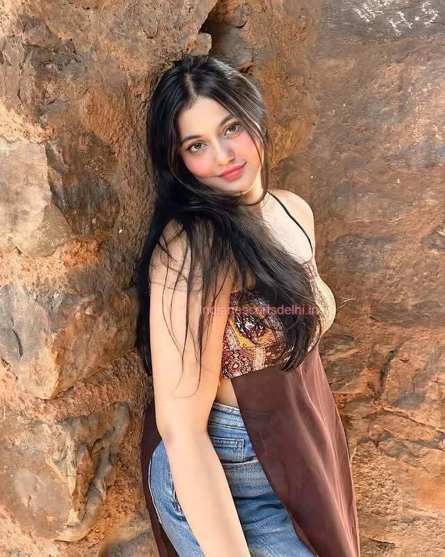 Ishani Indian busty escort in Chhatarpur, Delhi (1)