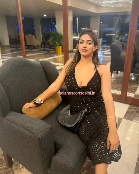 Ishita Busty Indian escort in Delhi (3)