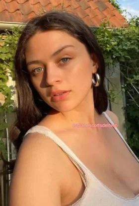 Shivangi Delhi escort