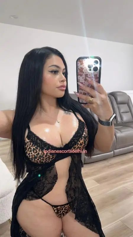 Alisa bold Russian escort in Delhi (3)