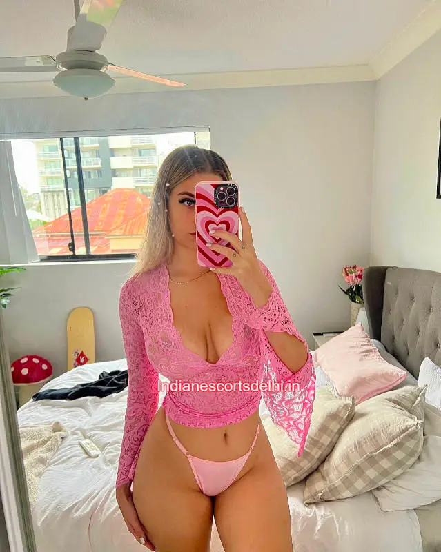 Sofia Busty Girl escorts in delhi (1)