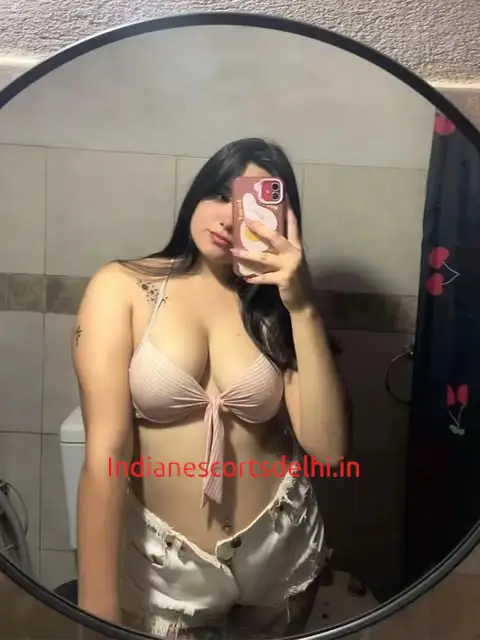 Avanya busty Indian call girl in Delhi (3)