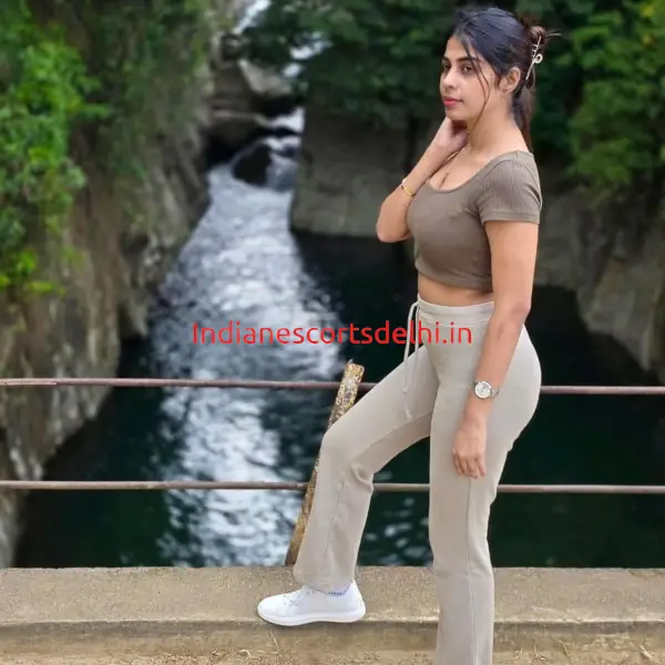 Eshita Indian escort in Greater Kailash (GK-1 and 2), Delhi (3)