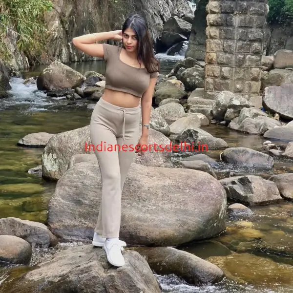 Eshita Indian escort in Greater Kailash (GK-1 and 2), Delhi (4)